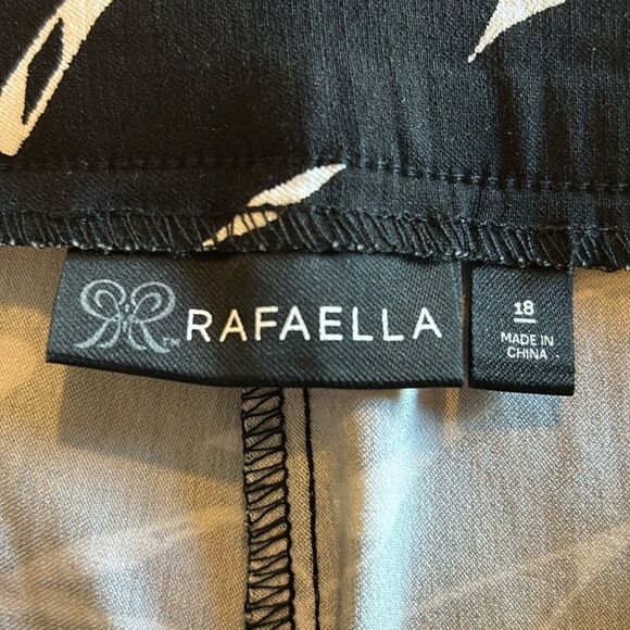 NEW Rafaella Black And White Stretch Shorts - Picture 3 of 6